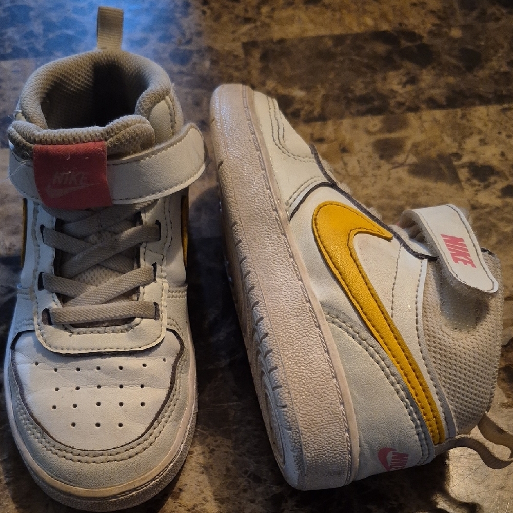 Nike White and Yellow Sneakers with Velcro Strap